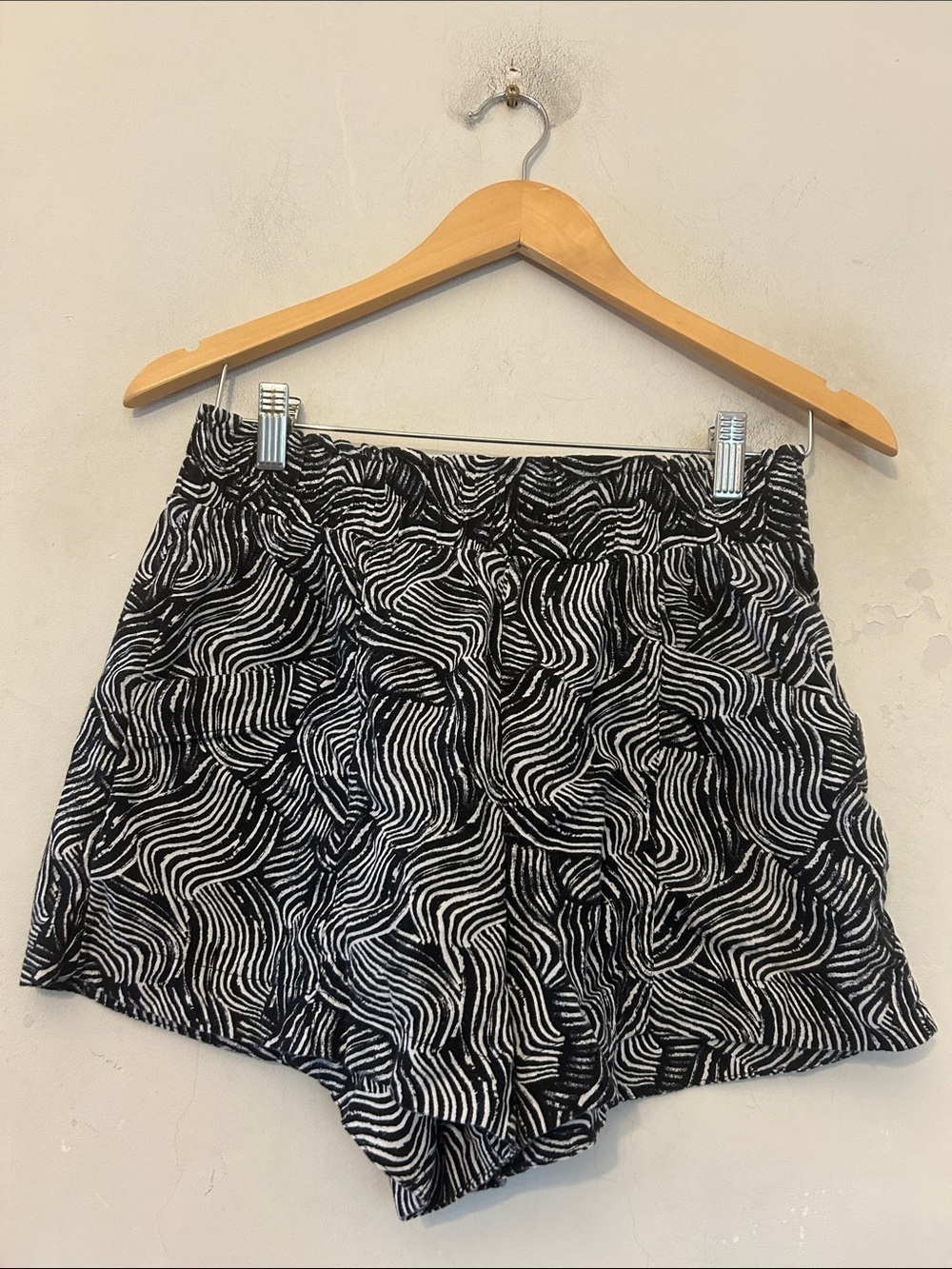 A New Day High-Waist Black & White Wave Print Women's Shorts Size S EUC